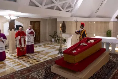 Papanın tabutunun altına Azərbaycan xalçası sərilib - FOTO