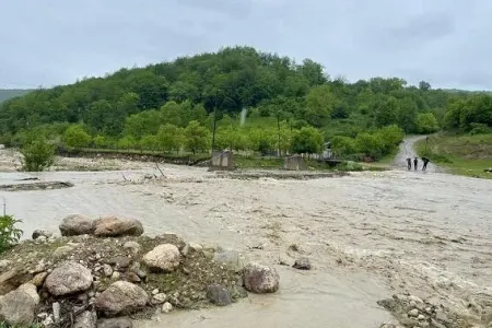 Qubada körpü qəzalı vəziyyətdə: 30 kəndlə əlaqə çətinləşdi