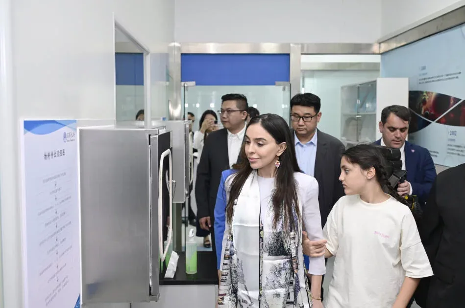 Leyla Əliyeva Çin Milli İnsan Genomu Mərkəzində olub - FOTO