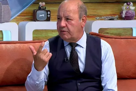 "O, mərsiyə deyir, muğam oxumur"