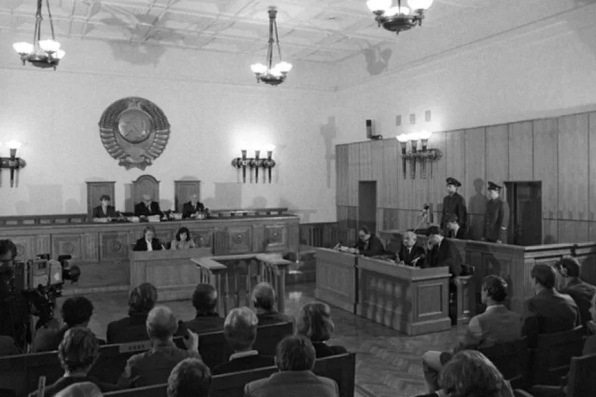 1978-ci il konstitusiyasına Azərbaycan dili necə daxil edilib?