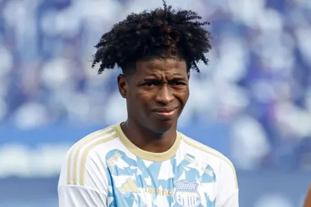 Arvadı və uşağı qaçırılan futbolçu çarpayının altında gizləndi