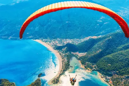 Turist qayaya çırpılaraq - ÖLDÜ