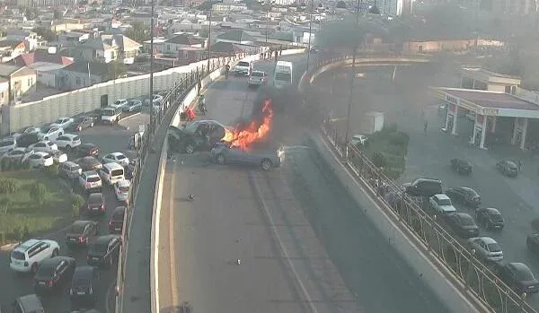 Qobustanda mikroavtobus yandı