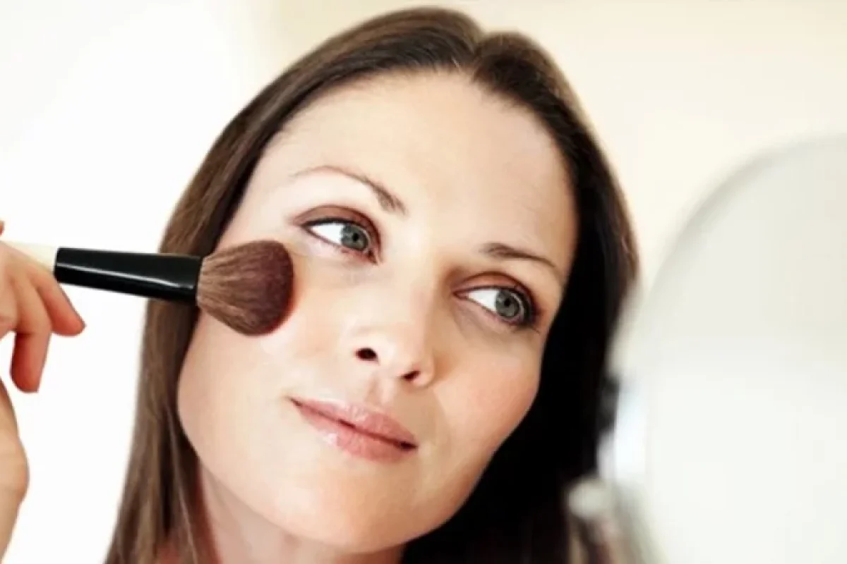 Qadınlar kişilərin diqqətini cəlb etmək üçün bəzənir?