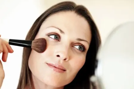 Qadınlar kişilərin diqqətini cəlb etmək üçün bəzənir?