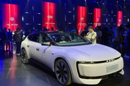 "Audi" yeni loqosuz modelini təqdim etdi