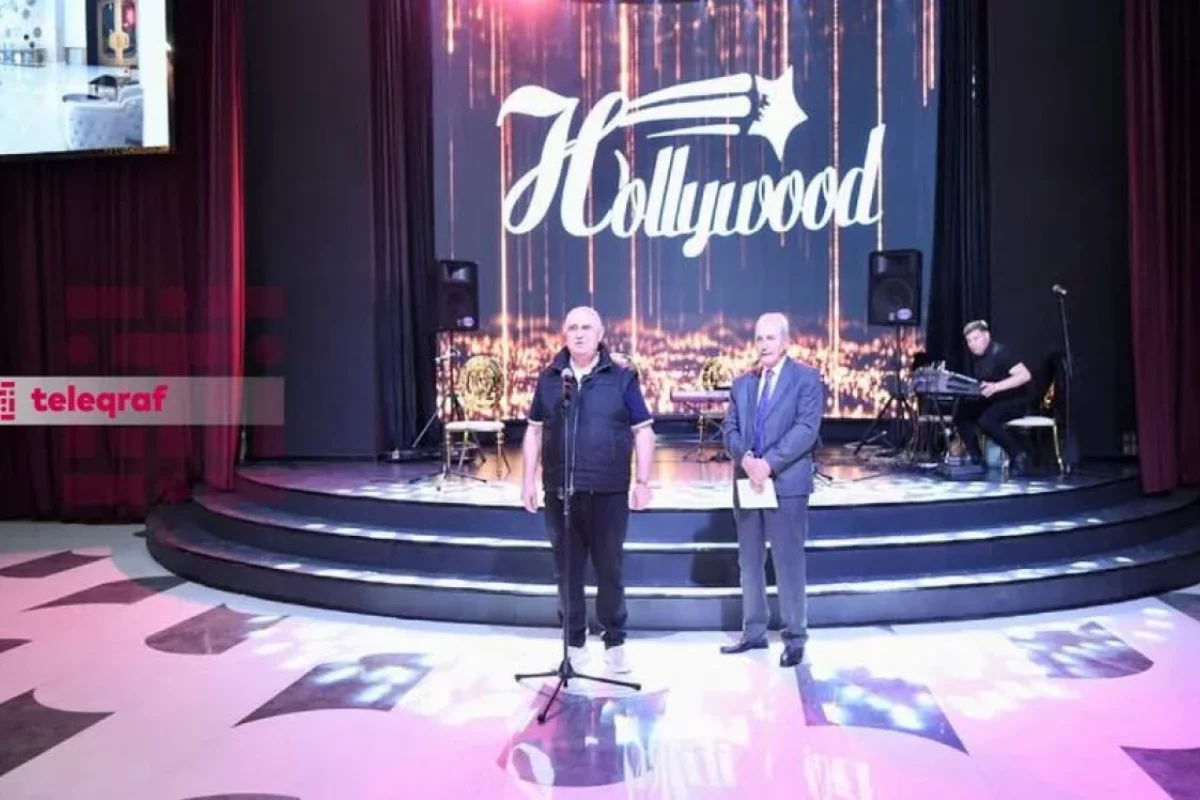 Şərurlu İsfəndiyar siyasətçi və yazarları bahalı restoranına topladı