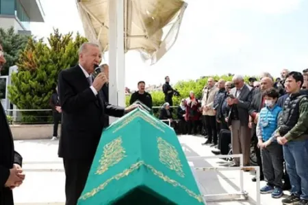 Ərdoğan müəlliminin dəfn mərasiminə qatıldı - FOTO