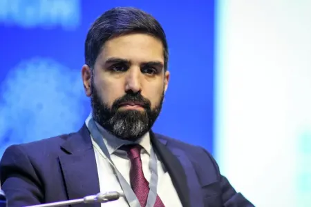 Rövşən Nəcəf rəisi işdən çıxardı