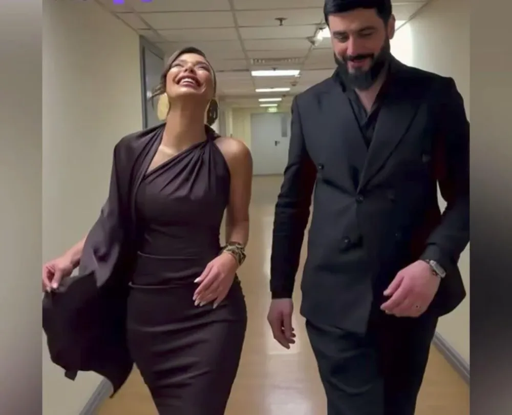 Aysunun yanındakı bəy - KİMDİR? - FOTO