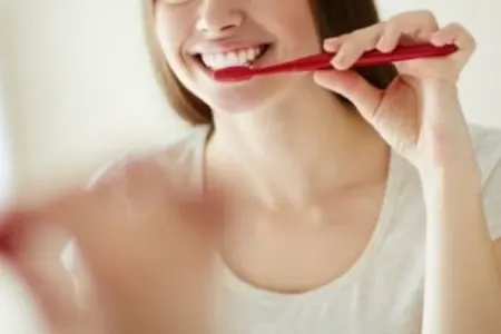 Dişlərinizi fırçalayarkən görünən qızartı nəyə işarə edir?