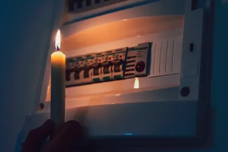 Ölkələr qaranlığa qərq oldu: - Metrolar boşaldıldı...