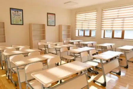 Şagird məktəbə hücum etdi - 6 yaralı var