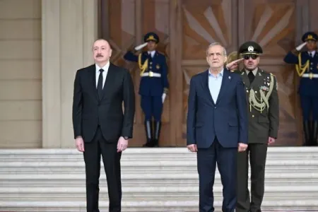 İran liderinin arxasında dayanan şəxs kimdir? - FOTOLAR