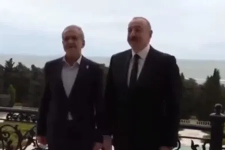 İlham Əliyev və Məsud Pezeşkian Xəzərin sahilində - VİDEO
