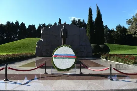 İran Prezidenti Ulu Öndərin məzarını ziyarət etdi