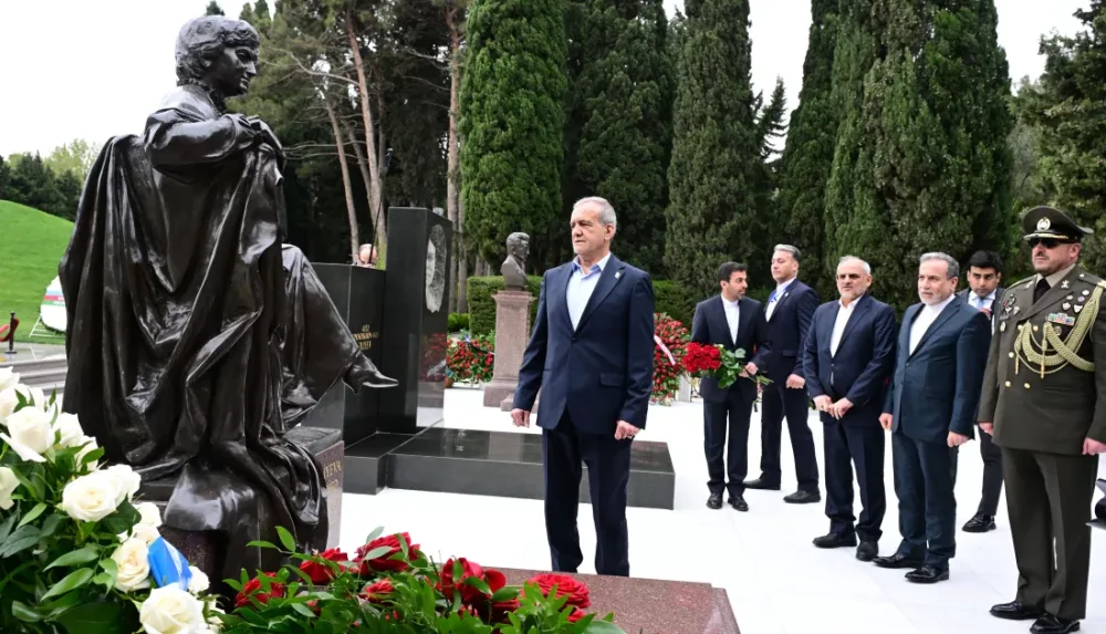 İran Prezidenti Ulu Öndərin məzarını ziyarət etdi