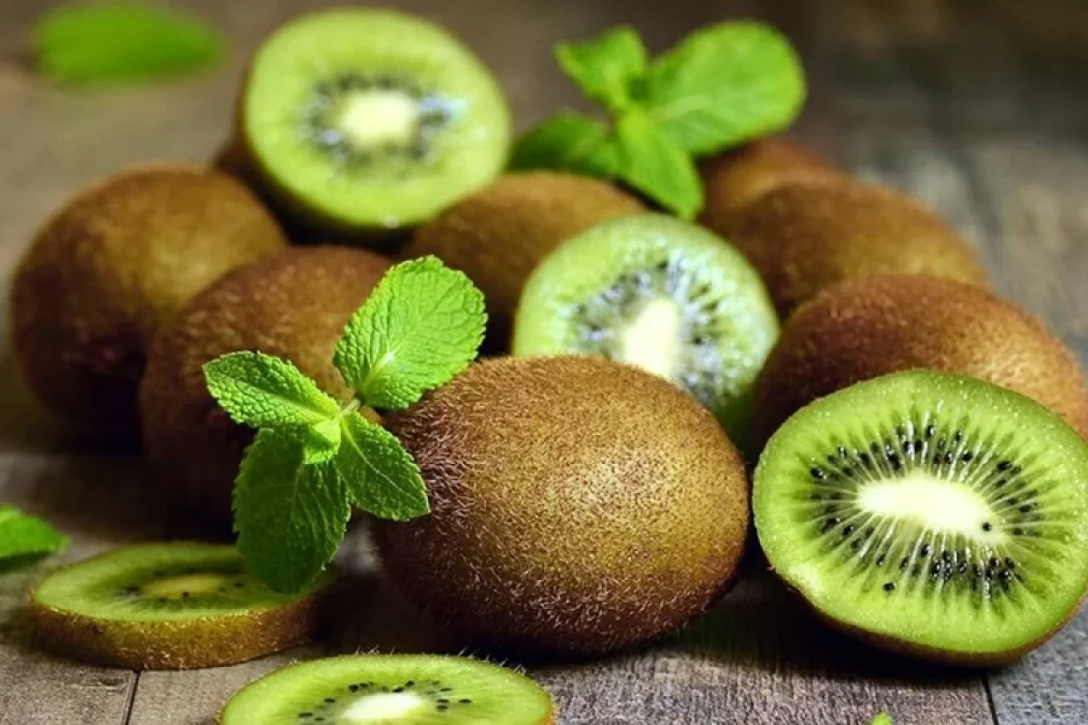 1 manat 18 qəpiyə gələn meyvə bizə 5 manata satılır