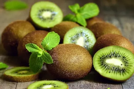 1 manat 18 qəpiyə gələn meyvə bizə 5 manata satılır