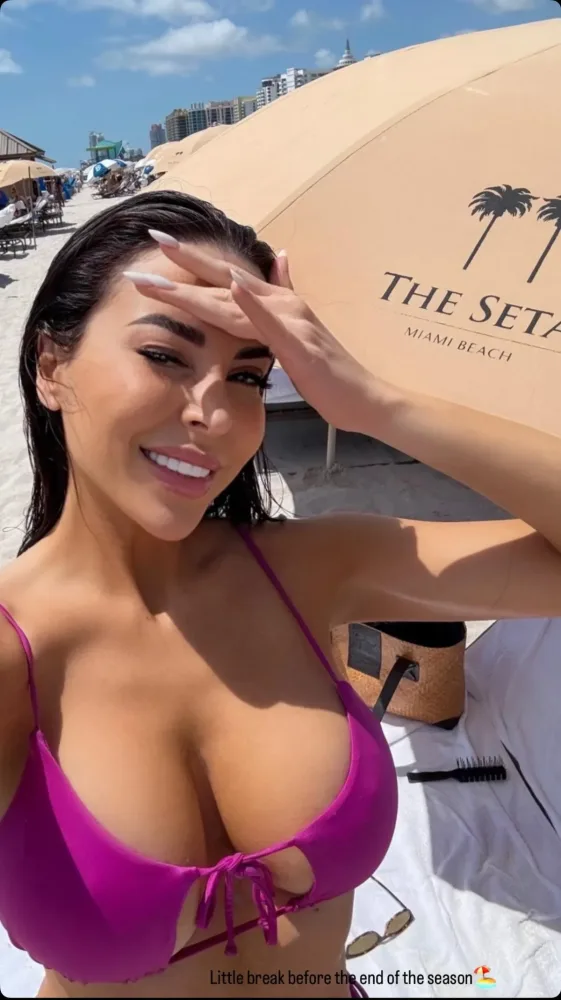 Seksual aparıcı yenə hər kəsi heyran etdi - Foto