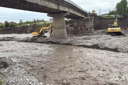 Selin dağıtdığı körpü bərpa olunur