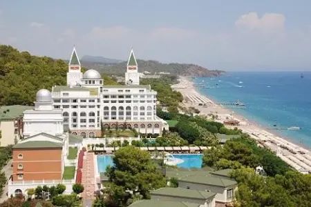 Rusiyalı turistlər Türkiyədə qəzaya düşdü: yaralılar var