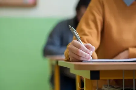 Bəzi imtahanların başlama saatı dəyişdi