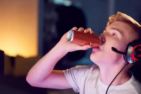 Enerji içkilərinin uşaqlar üçün qorxulu - FƏSADLARI