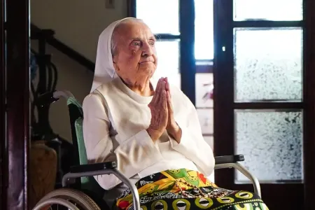Dünyanın ən yaşlı qadını öldü - FOTO