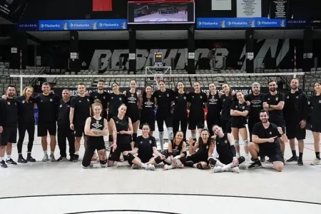 Beşiktaş 16 adla yollarını ayırdı!