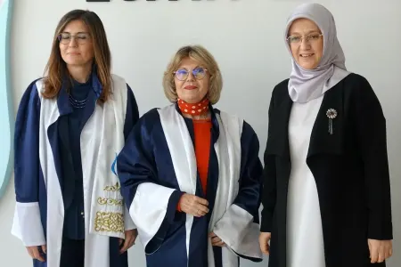72 yaşında Manisada universitetə ​​qayıdıb “həkim” adını alıb.