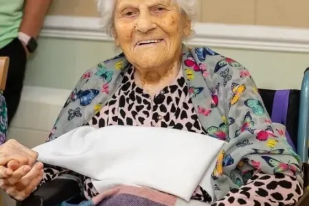 Britaniyalı qadın ən yaşlı insan kimi tanındı.