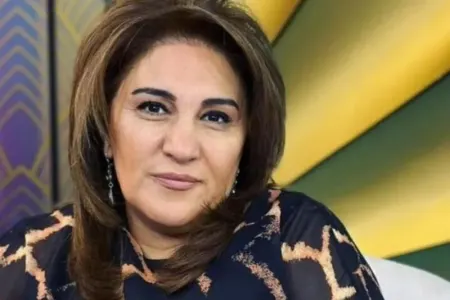 Əməkdar artist efirdə müğənniyə əsəbiləşdi - "Gic-gic mahnılar niyə oxuyursan?"