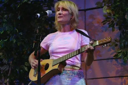 Məşhur müğənni yanğında öldü