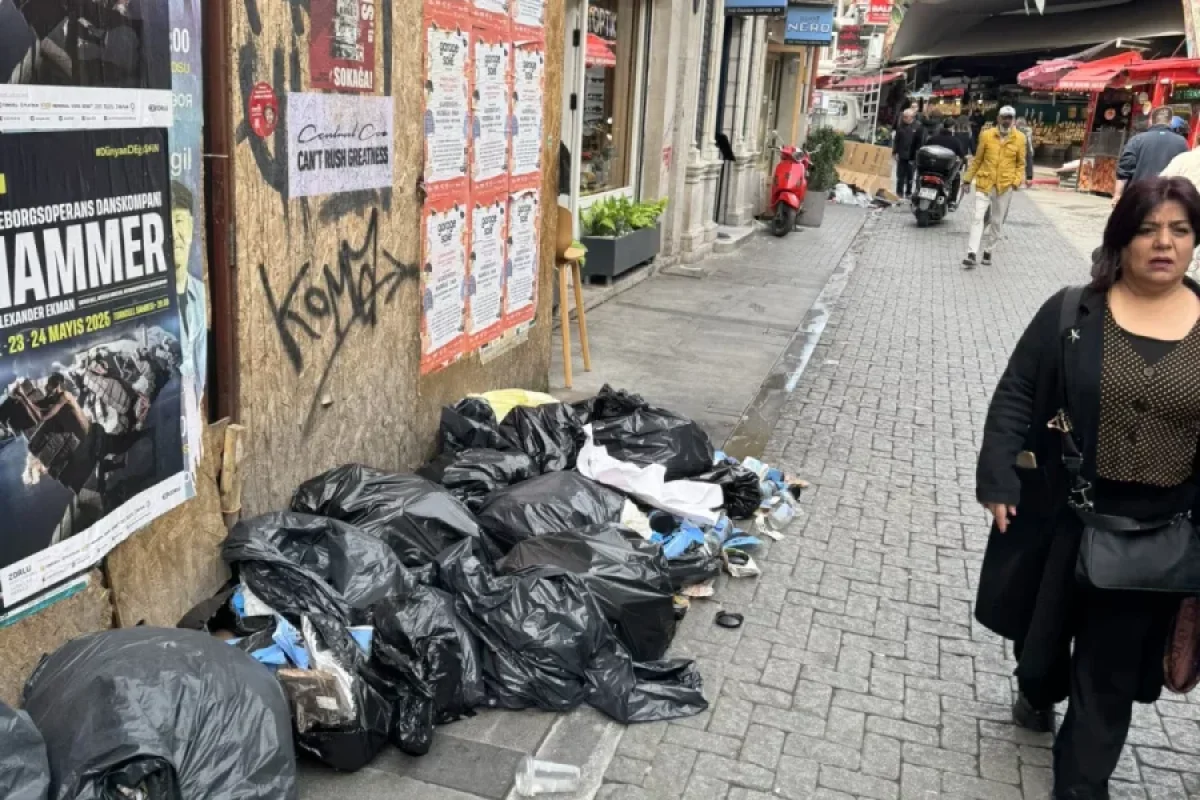 Küçələrdə zibillik dağları