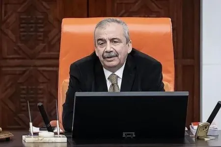 Sırrı Süreyya Öndər vəfat etdi