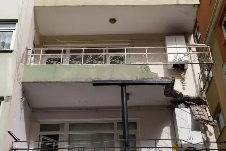 İstanbulda eyvanlar uçdu: xəsarət alanlar var