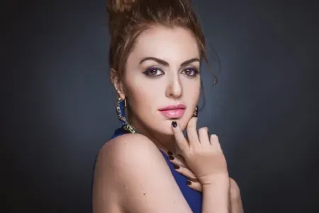 Sevda Ələkbərzadə: “Utancağam, hətta səhnədə oxuyanda…