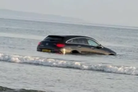 120 min dollar dəyəri olan - yeni "Mercedes" suyun altında qaldı