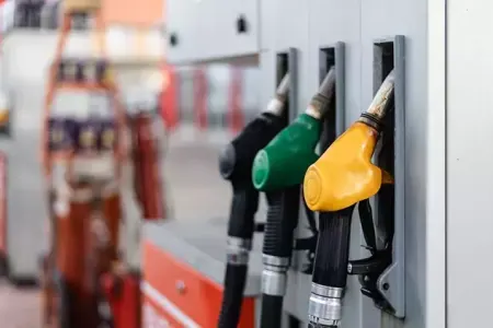 Neft kəskin şəkildə - UCUZLAŞDI