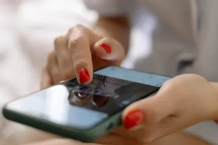 Bakıda avtomobil qiymətinə telefon satışa çıxarıldı - FOTO