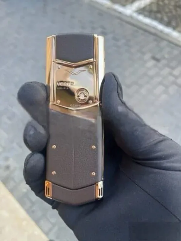 Bakıda avtomobil qiymətinə telefon satışa çıxarıldı - FOTO