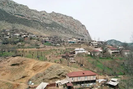 Daha bir erməni yalanı ifşa edildi: - O evi özləri vurub