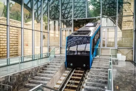 65 yaşlı Bakı Funikulyoru bu gün - PULSUZDUR