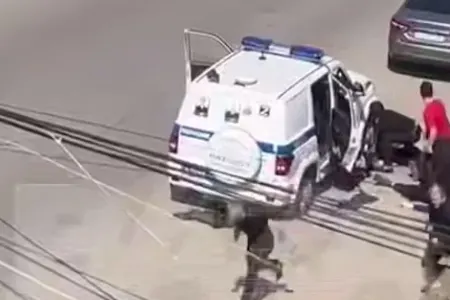 Mahaçqalada silahlı şəxslər polislərə hücum etdi - Ölənlər var