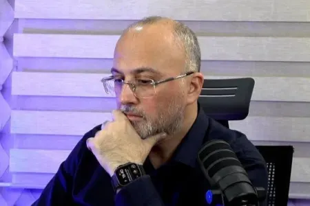 Elşad Miri namazı hansı dildə qılır?