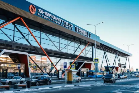 Moskvada təyyarə təcili eniş ETDİ