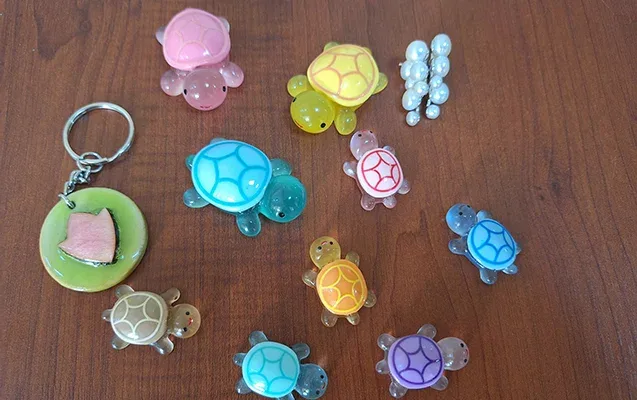 İmtahana cibində oyuncaqlarla gəldi - Foto