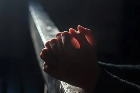 15 yaşlı qız tualetdə doğuş etdi